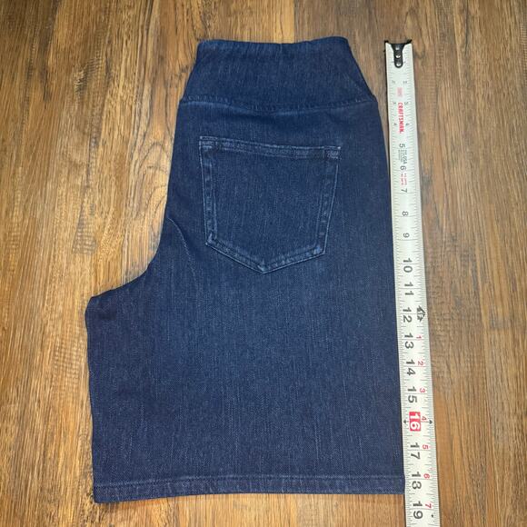 Belle By Kim Gravel size 8 dark indigo stretchy pull on denim shorts - Picture 2 of 8
